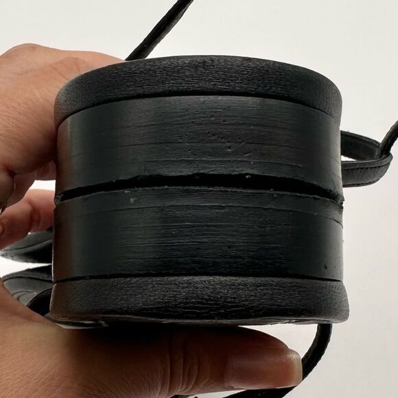 CHANEL CC Silver Logo Black Leather Thong T - Strap Sandals Flats EU 37 US 6-6.5 - Picture 5 of 14